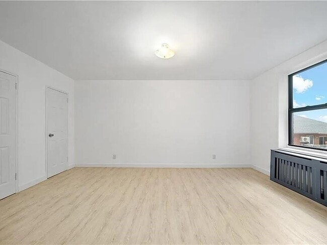 Building Photo - 1213 Avenue Z