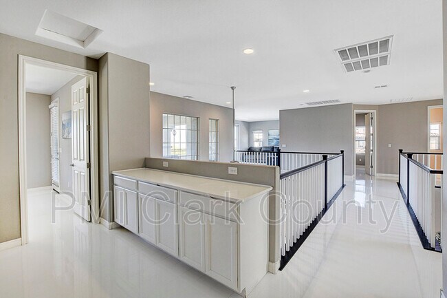 Building Photo - 320 Oakrun Ct