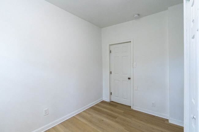 Building Photo - Newly rehabbed with central air
