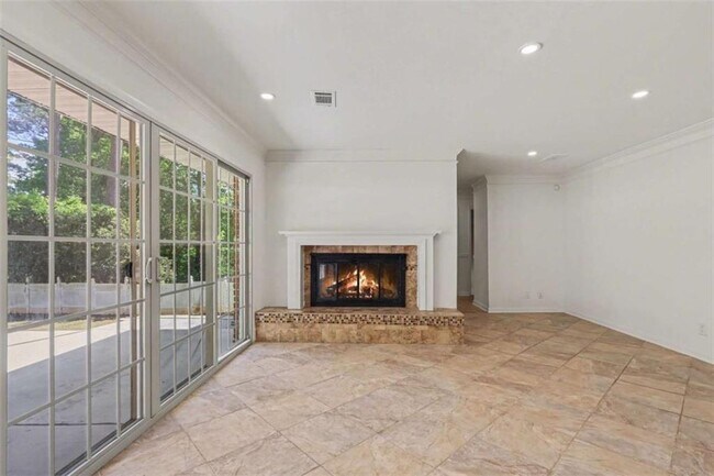 Building Photo - 3582 Cloudland Dr