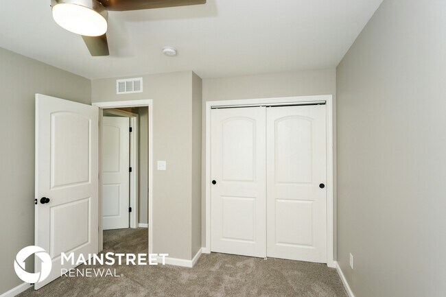 Building Photo - 2053 N Sarah Dr