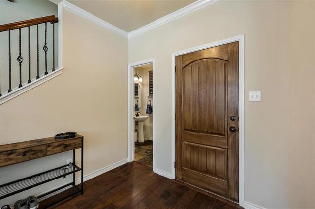 Building Photo - 5852 Clearwater Dr