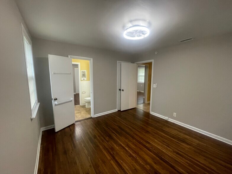 Building Photo - 2425 Chapel Avenue