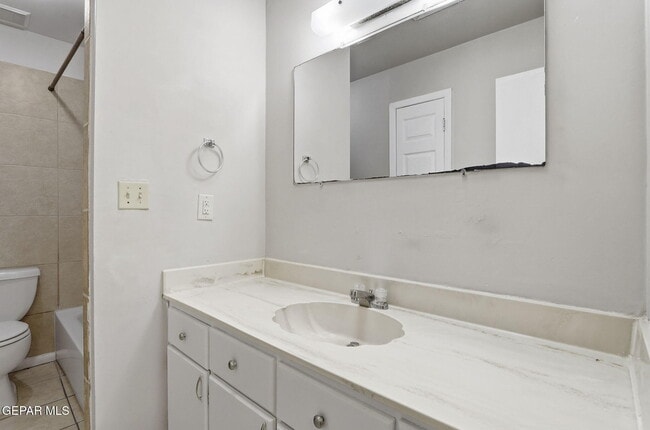 Building Photo - 2918 E Glen Dr