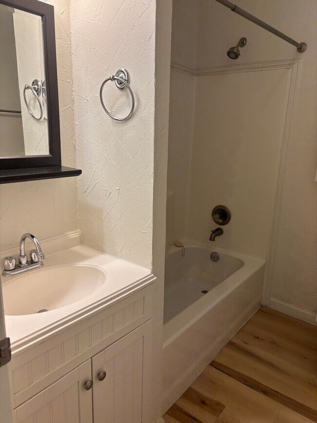 Building Photo - Cute 3/2 in Quiet Sherman Neighborhood