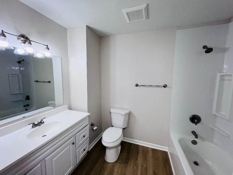 Building Photo - 3029 Woodland Ave