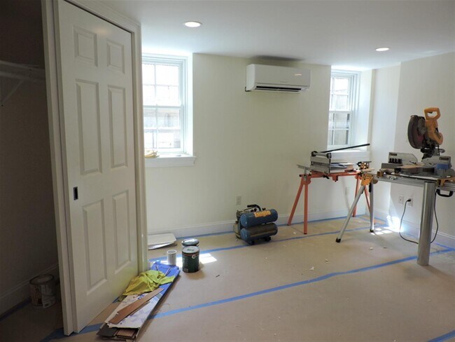 Building Photo - 147 Webster Ave