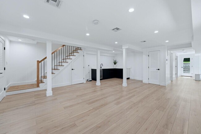Building Photo - 2602 Palisade Ave