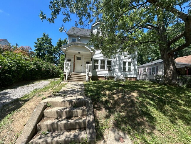 Building Photo - 459 9th St