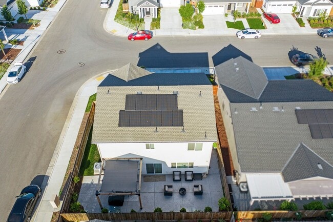 Building Photo - Clovis Eastside Home, 4BR/3.5BA, Built 201...