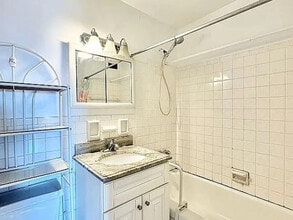 Building Photo - 86-15 Broadway