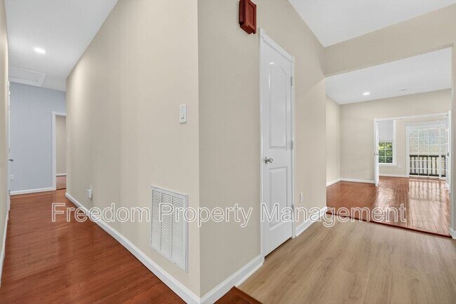 Building Photo - 8513 Thomas Dr