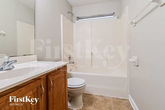 Building Photo - 5599 Queens Ring Cove