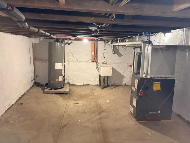 Building Photo - This Beautifully Fully Remolded 2 Bed 1 Full Bath Townhome in Stowe is Now Available