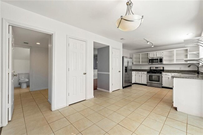 Building Photo - 3744 Misty Wood Dr N W