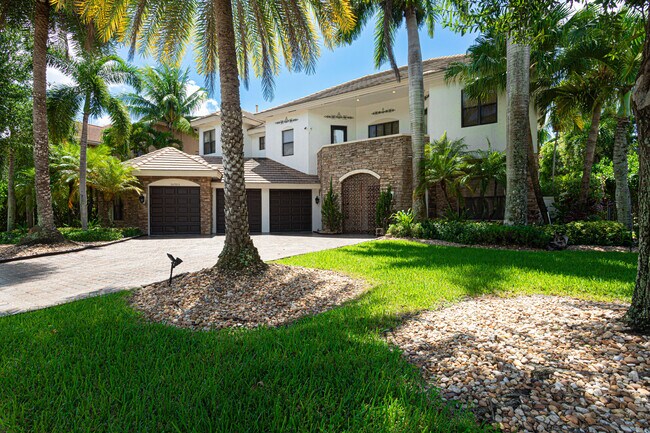 Building Photo - 10703 Versailles Blvd