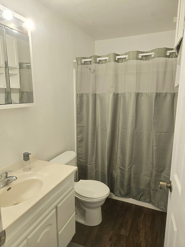 Unit 1 - 1300 14th Ave NW