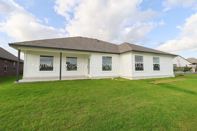 Building Photo - Stunning New Construction Simmons Home - 5 Bed 3 Bath - Pond View & Full Appliance Package!
