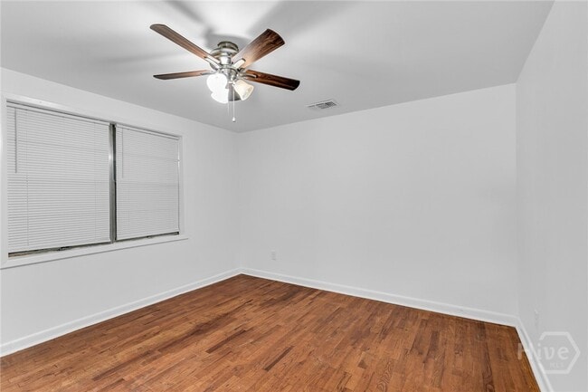 Building Photo - 819 W 51st St