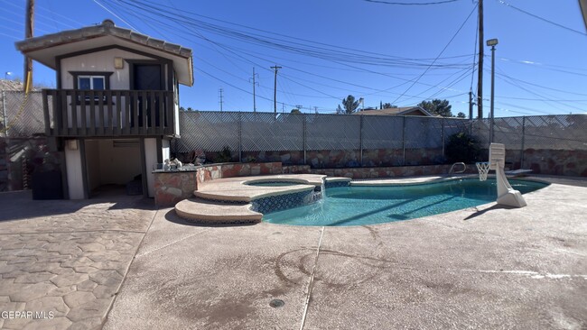 Building Photo - 4719 Frankfort Ave