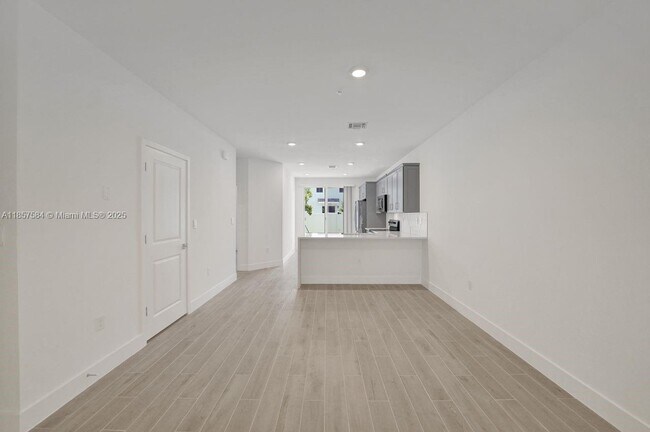Building Photo - 133 SW 171st Ave