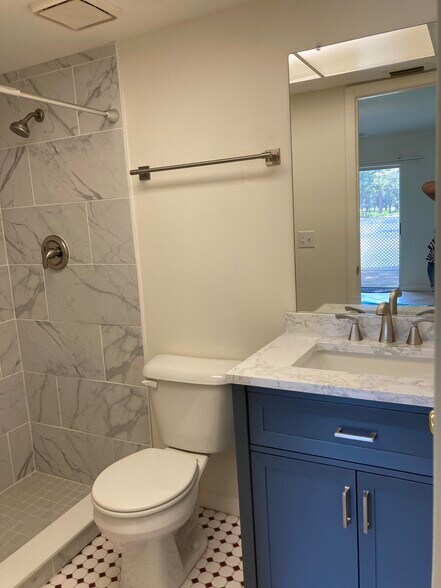 Building Photo - 1344 SE 1st Pl