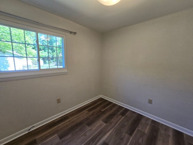 Building Photo - 607 Kellam Cir