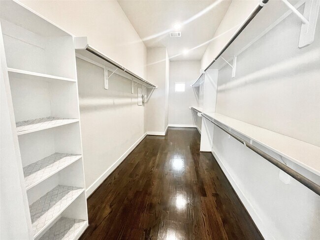 Building Photo - 5811 Petty St