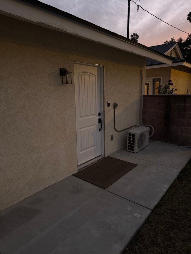 Building Photo - 1487 Claremont Pl