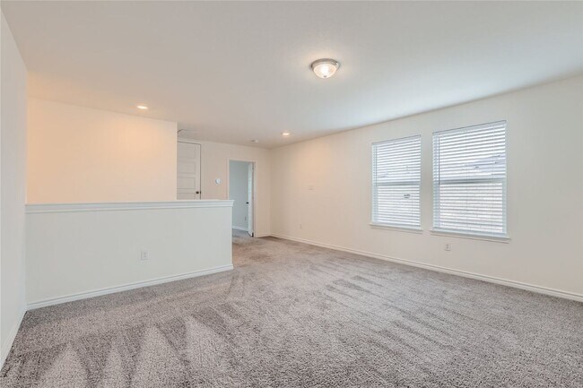 Building Photo - 4 Bedroom 2.5 Bathrooms! Loft and Office! ...