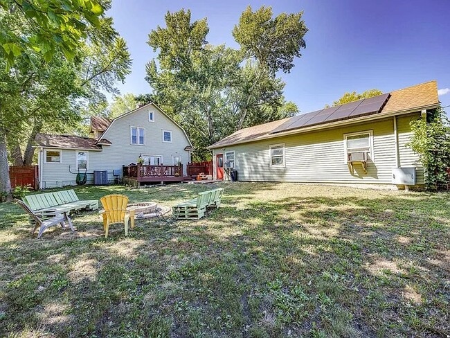 Building Photo - 1512 College St