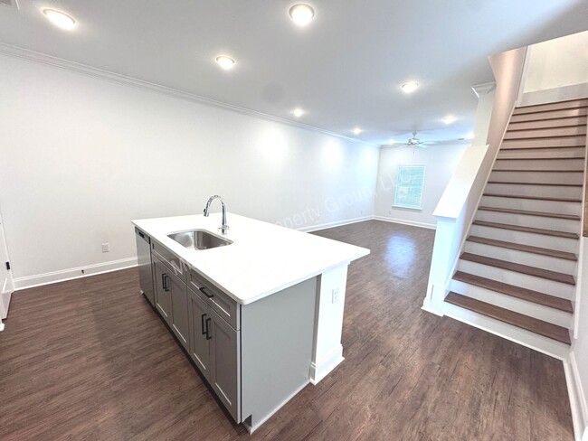 Building Photo - 3BR/3.5BA Stand Alone House in South Grove
