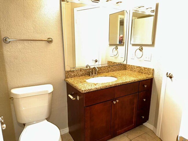 Building Photo - Cozy 2/2 2nd Floor Condo by Millenia Mall!...