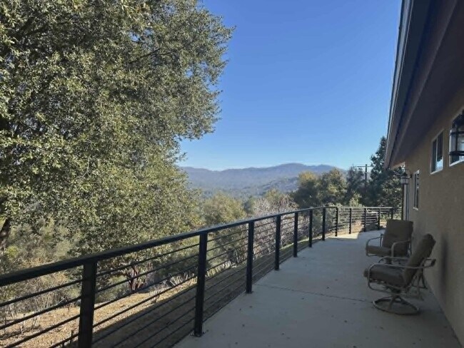 Building Photo - 39034 CA-41