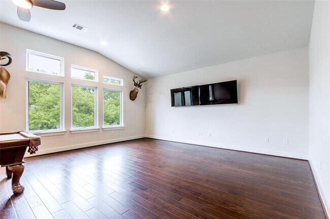 Building Photo - 2807 Del Curto Rd