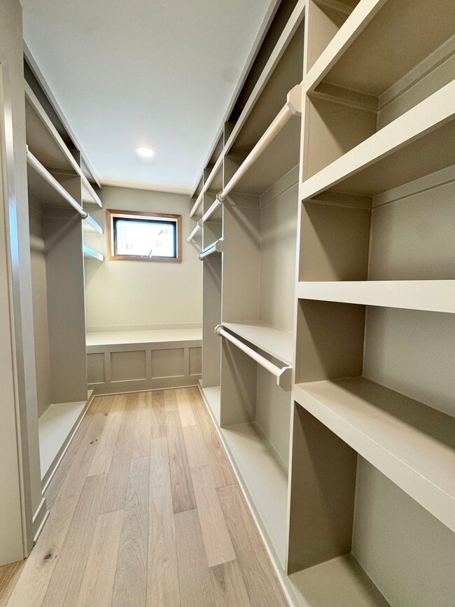 Building Photo - 537 E 19th St