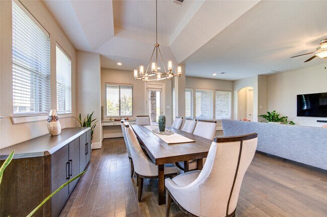 Building Photo - 2403 Juniper Bnd