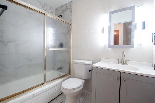 Building Photo - 4 Bedroom 3 Bathroom 2 Car Garage