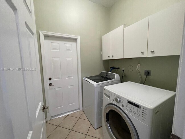 Building Photo - 1137 Croton Ct