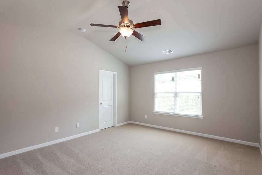 Building Photo - 1325 State Rd 2842