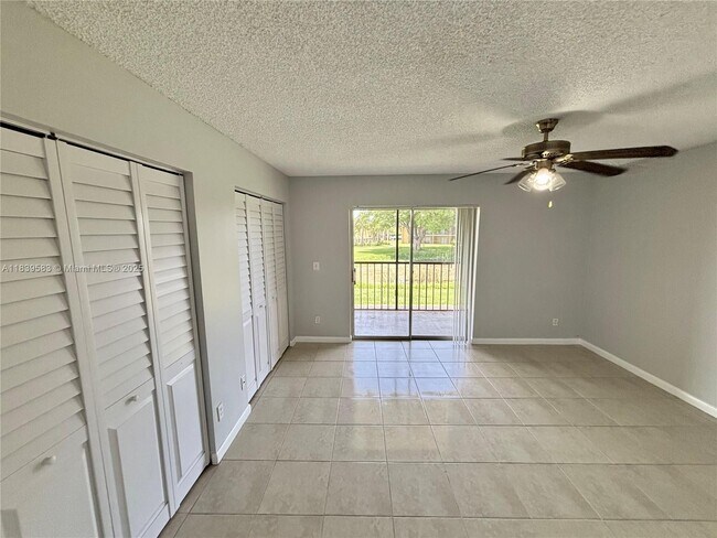 Building Photo - 1822 Meadows Cir W