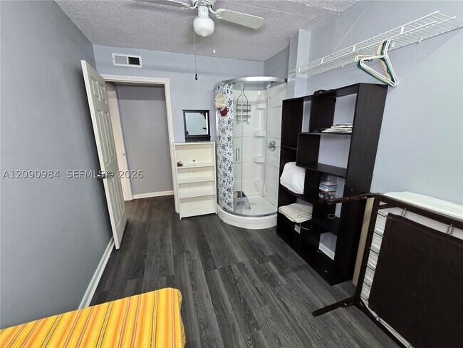 Building Photo - 1526 Whitehall Dr