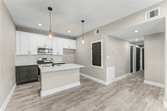 Building Photo - 8221 Flaxman St