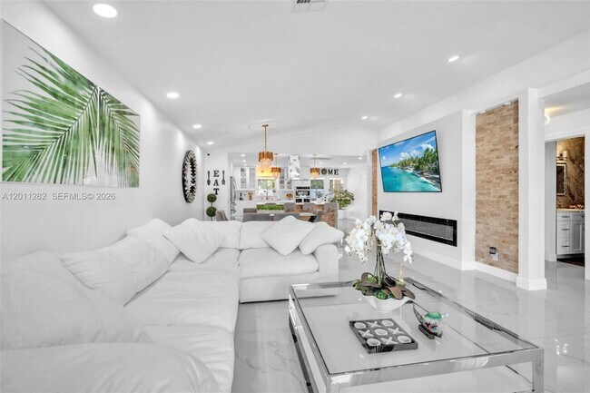 Building Photo - 252 Malibu Cir