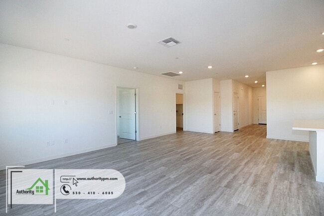 Building Photo - 2839 Hopkins Ave