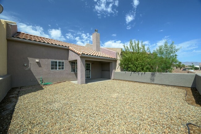 Building Photo - Beautiful Home on Green Belt in Palo Verde Meadows
