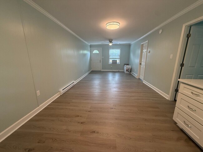 Building Photo - 120 N Pinewood Dr