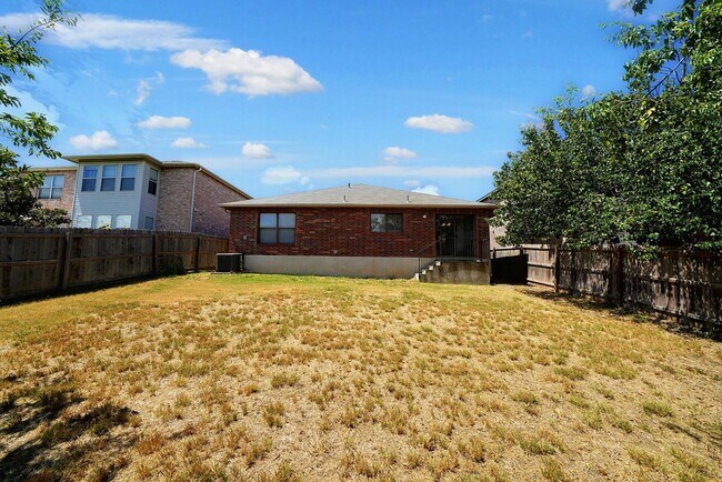 Building Photo - Move-in Ready Home Available in Converse -...