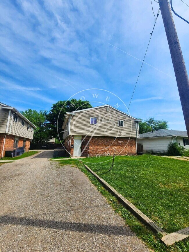 Building Photo - 2217 Hickory St