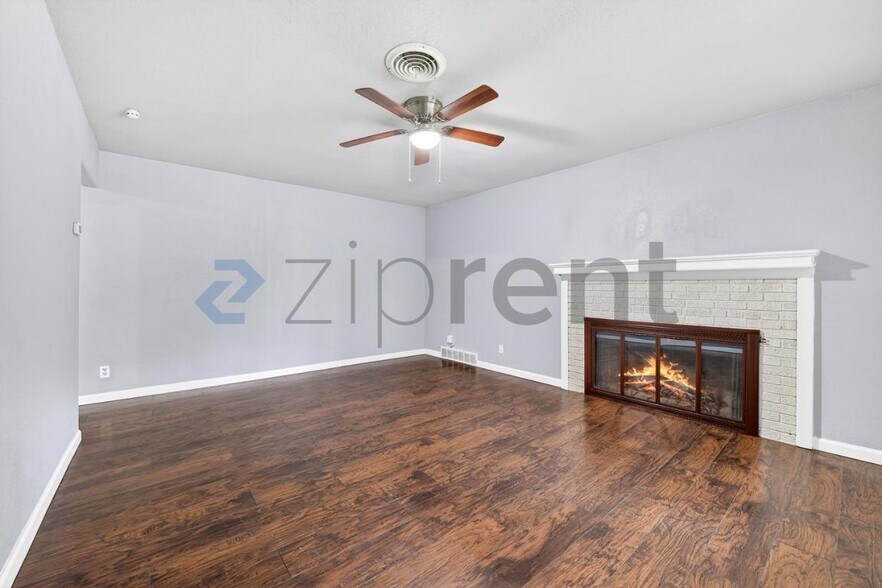 Building Photo - 2332 Grandview Dr